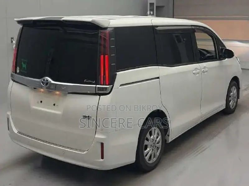 Toyota Noah G HYB PUSH 4POINT 2021