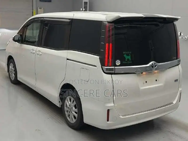 Toyota Noah G HYB PUSH 4POINT 2021