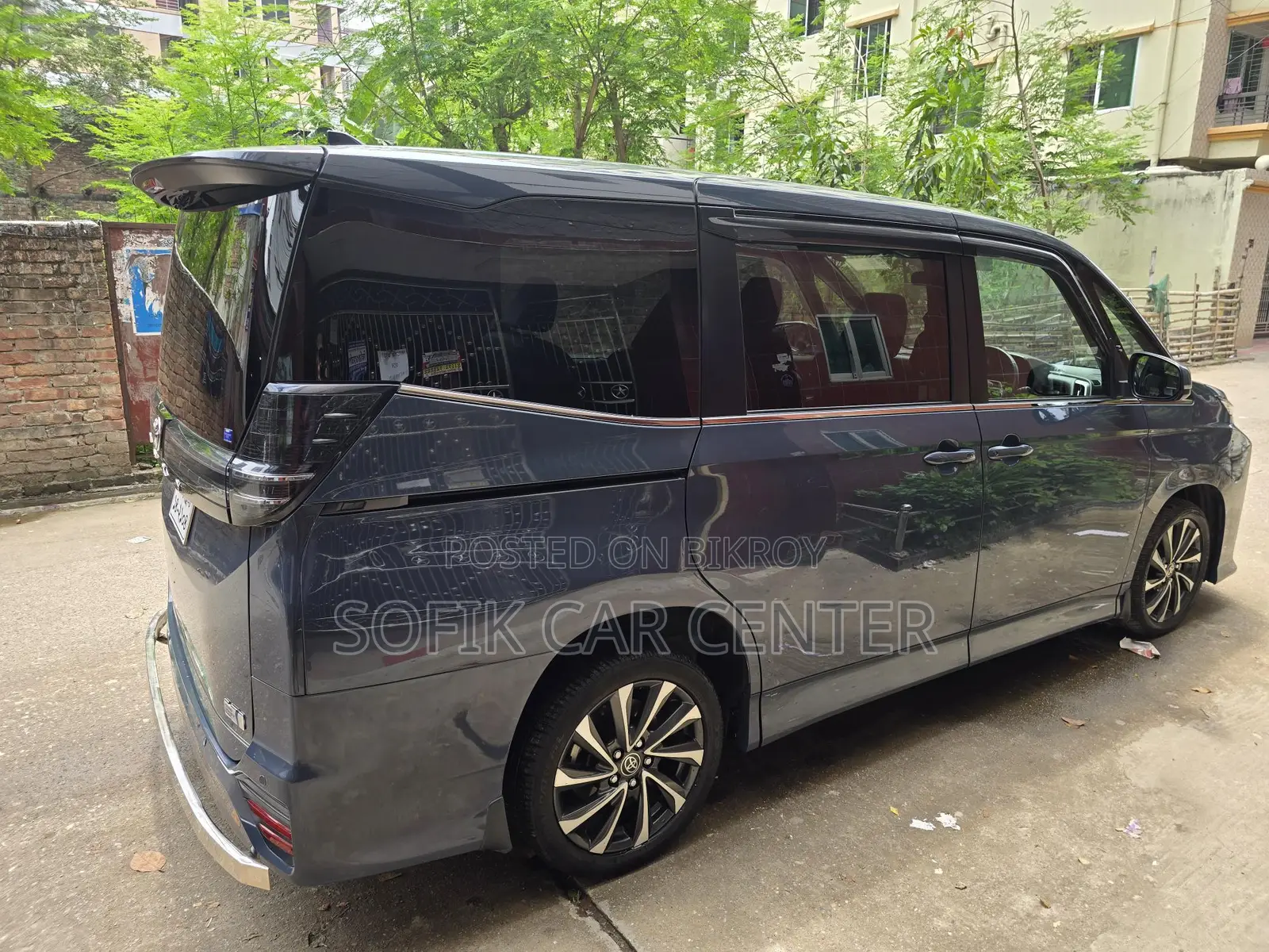 Toyota Voxy G 2023