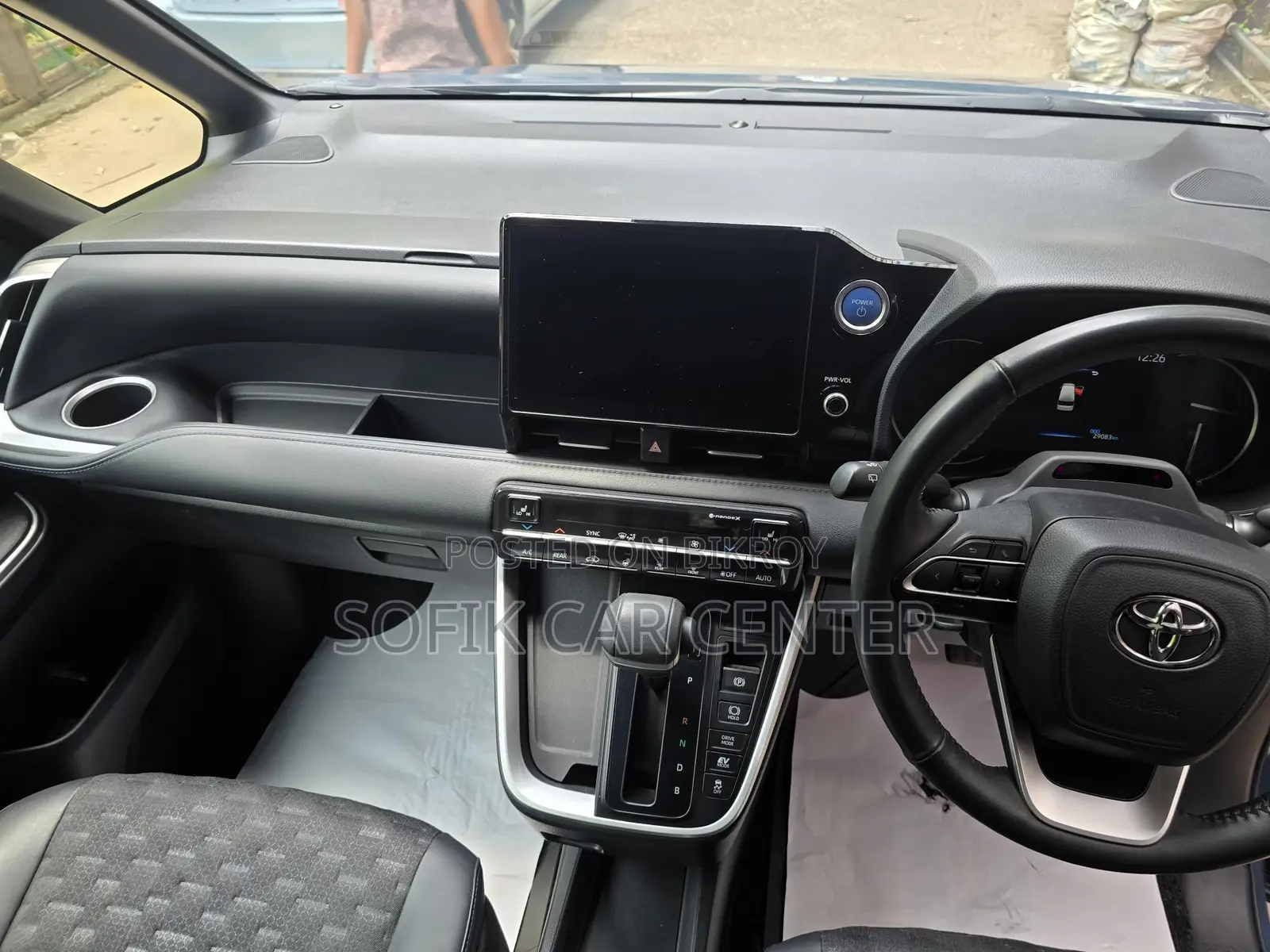 Toyota Voxy G 2023