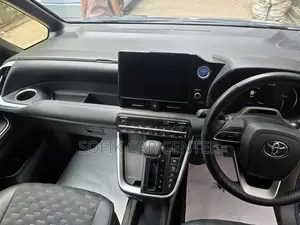 Toyota Voxy G 2023