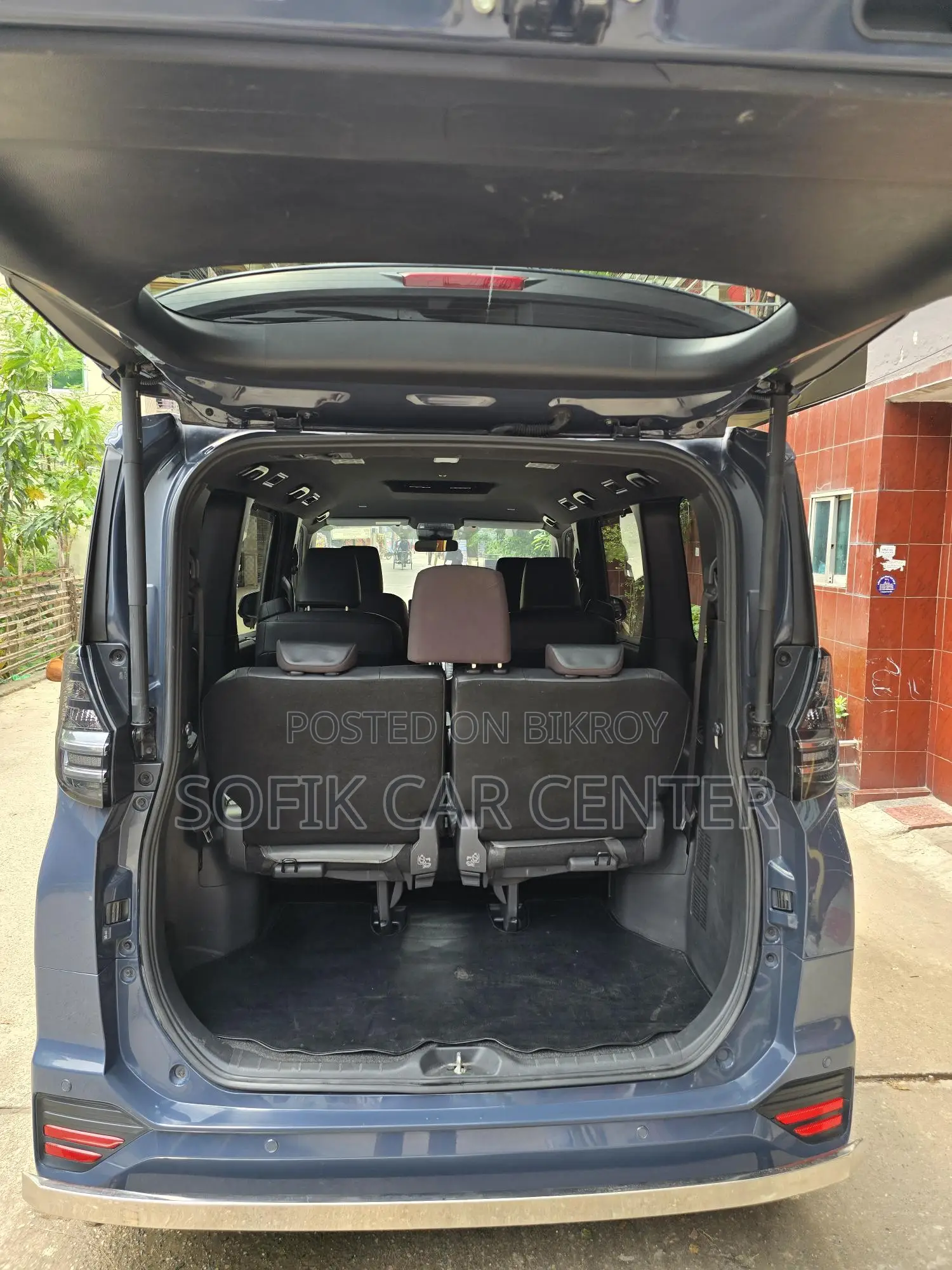 Toyota Voxy G 2023