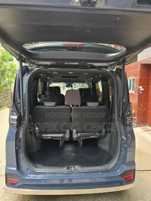 Toyota Voxy G 2023