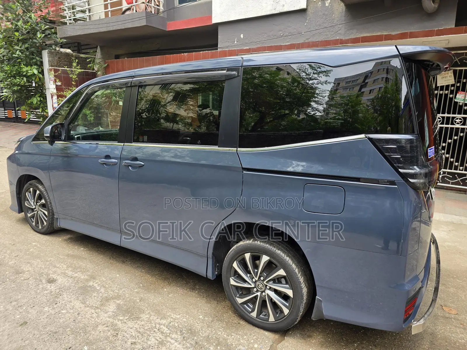 Toyota Voxy G 2023