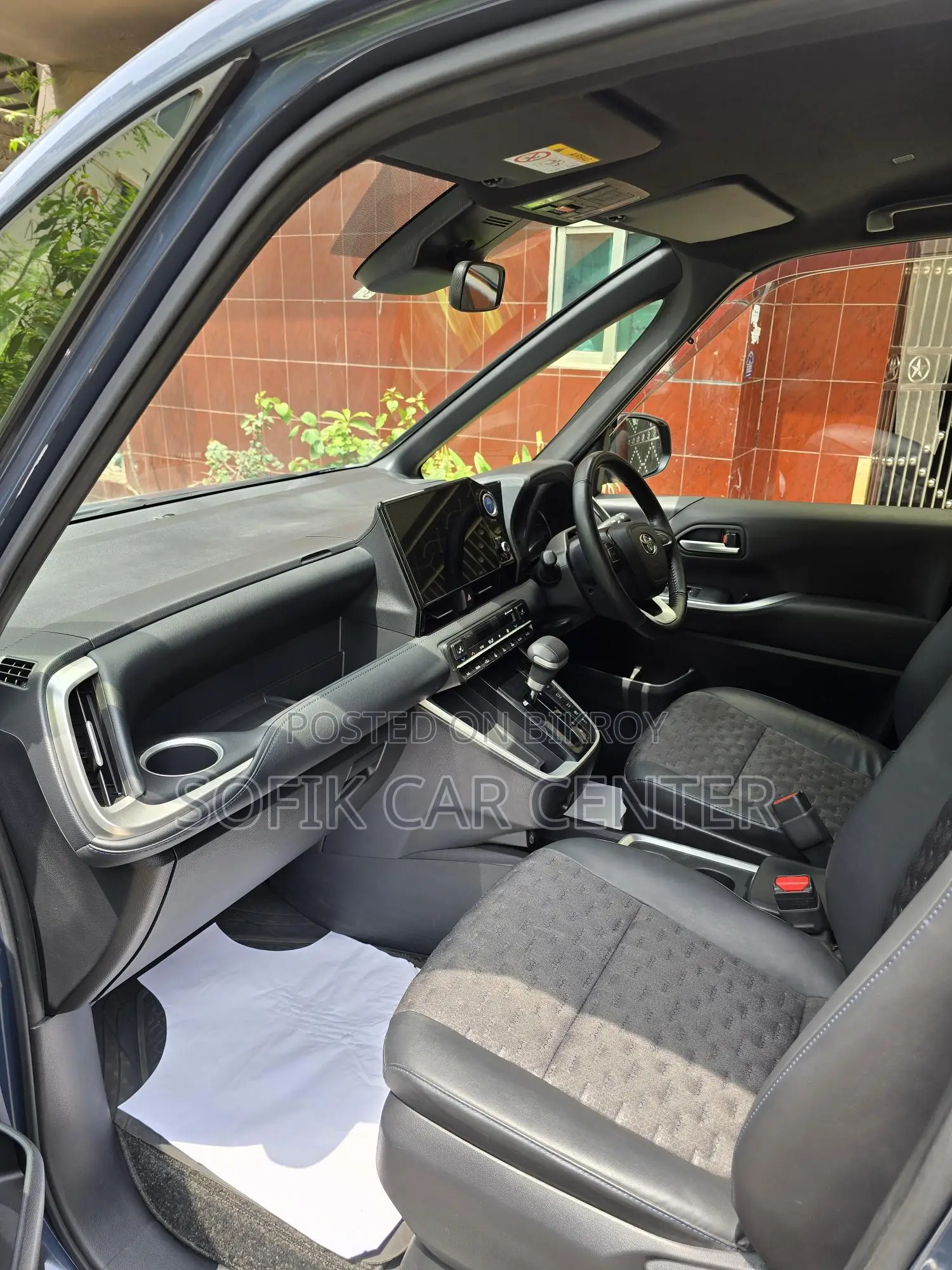 Toyota Voxy G 2023