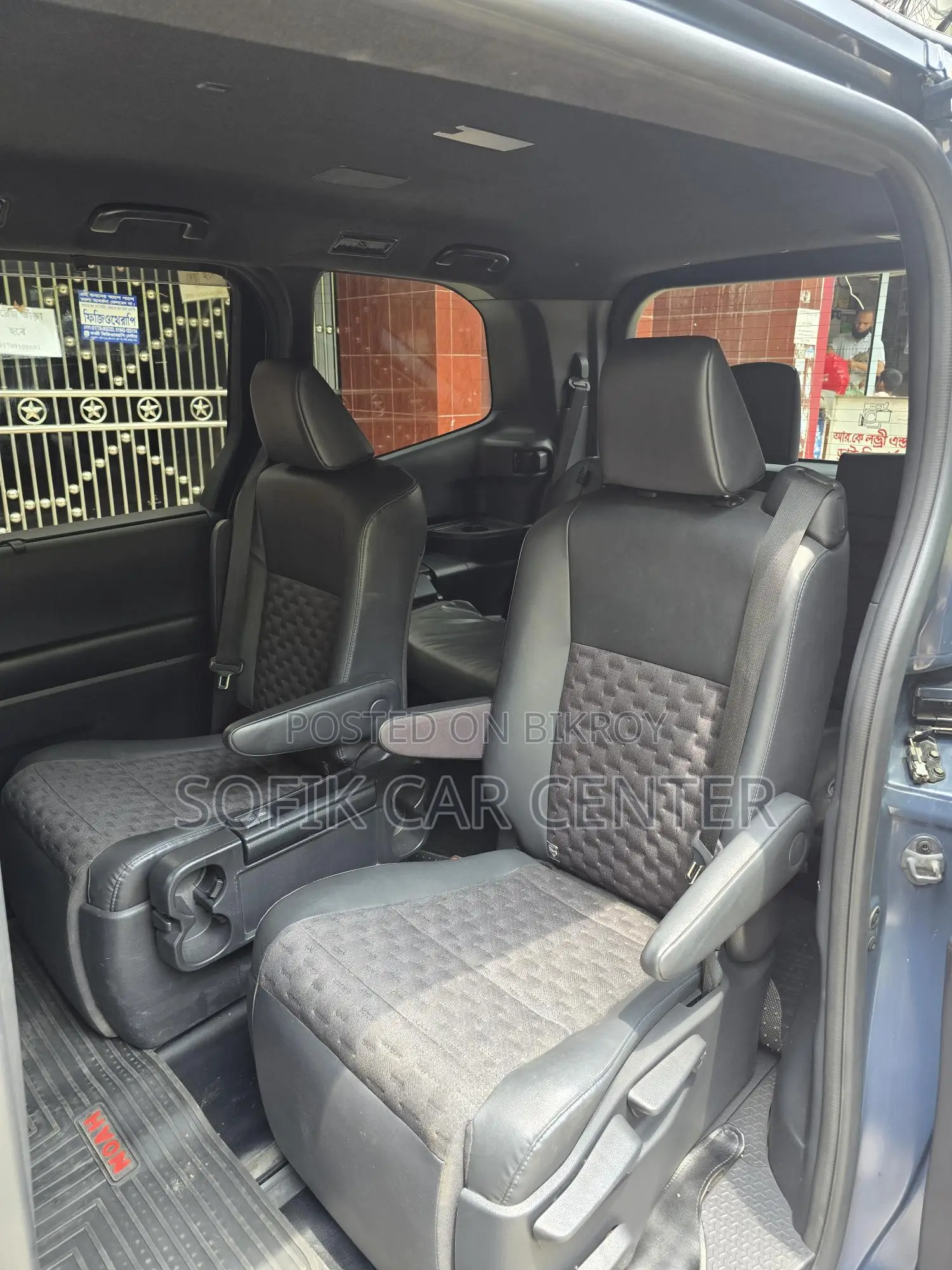 Toyota Voxy G 2023