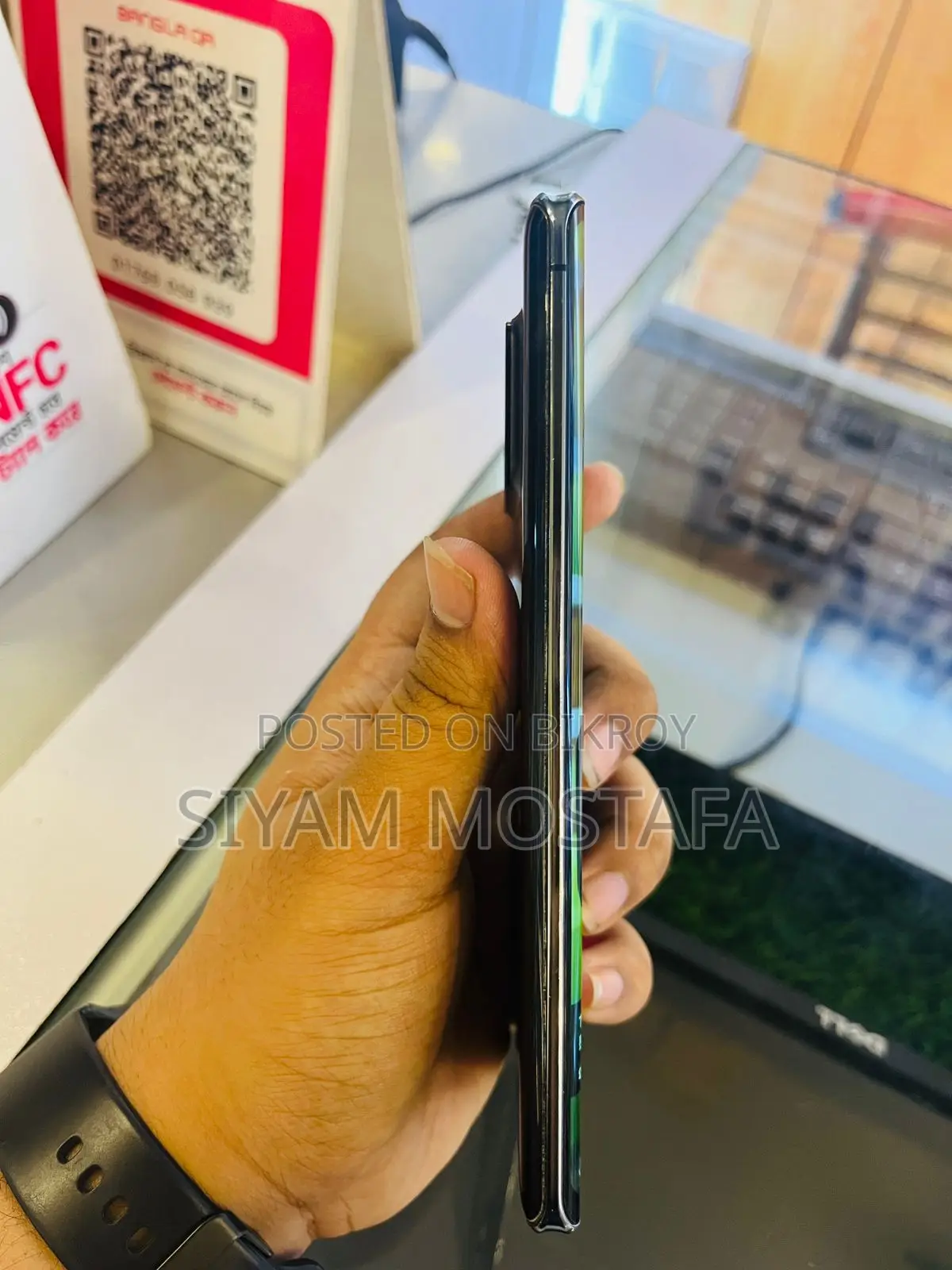 SHARP Aquos R6 (Used)
