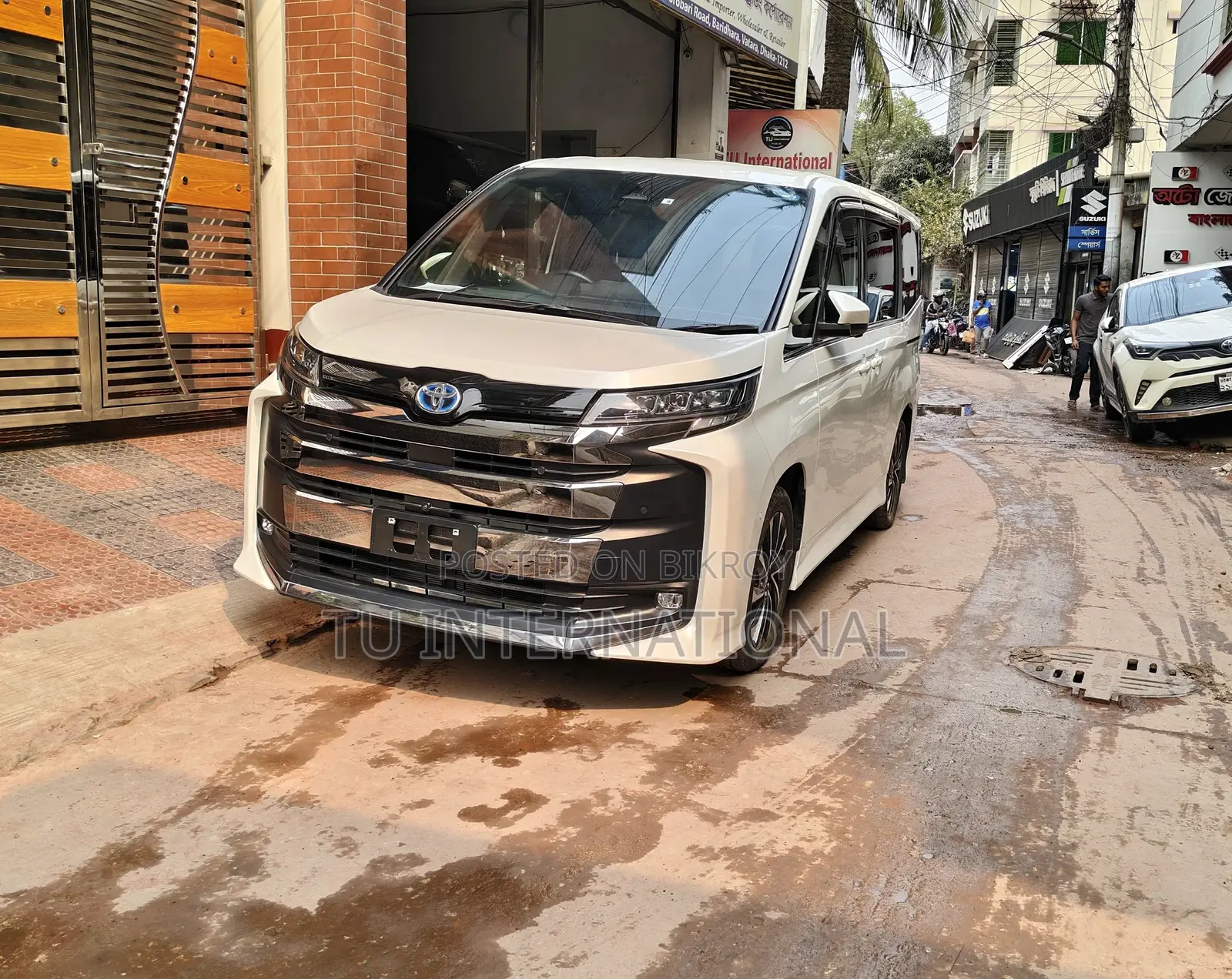 Toyota Noah HYBRID-SZ UNIT 2022