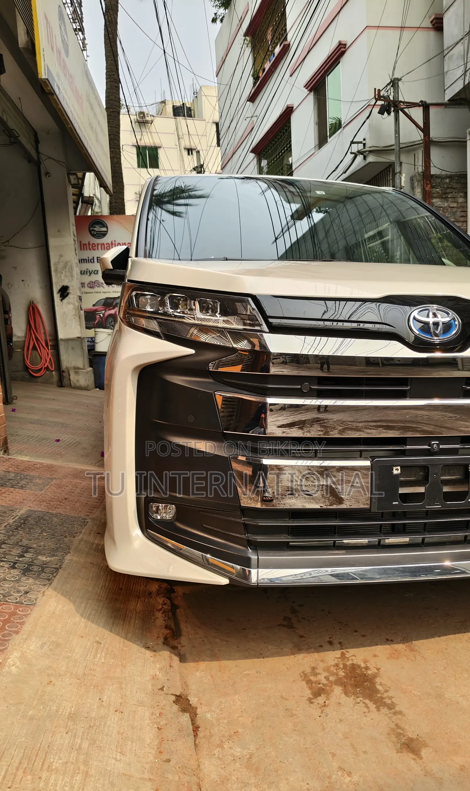 Toyota Noah HYBRID-SZ UNIT 2022