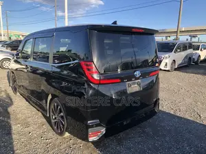 Toyota Noah SZ HYBRID FULL LOAD 2022