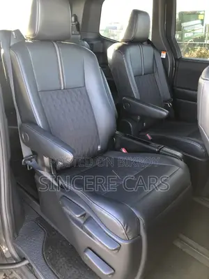 Toyota Noah SZ HYBRID FULL LOAD 2022