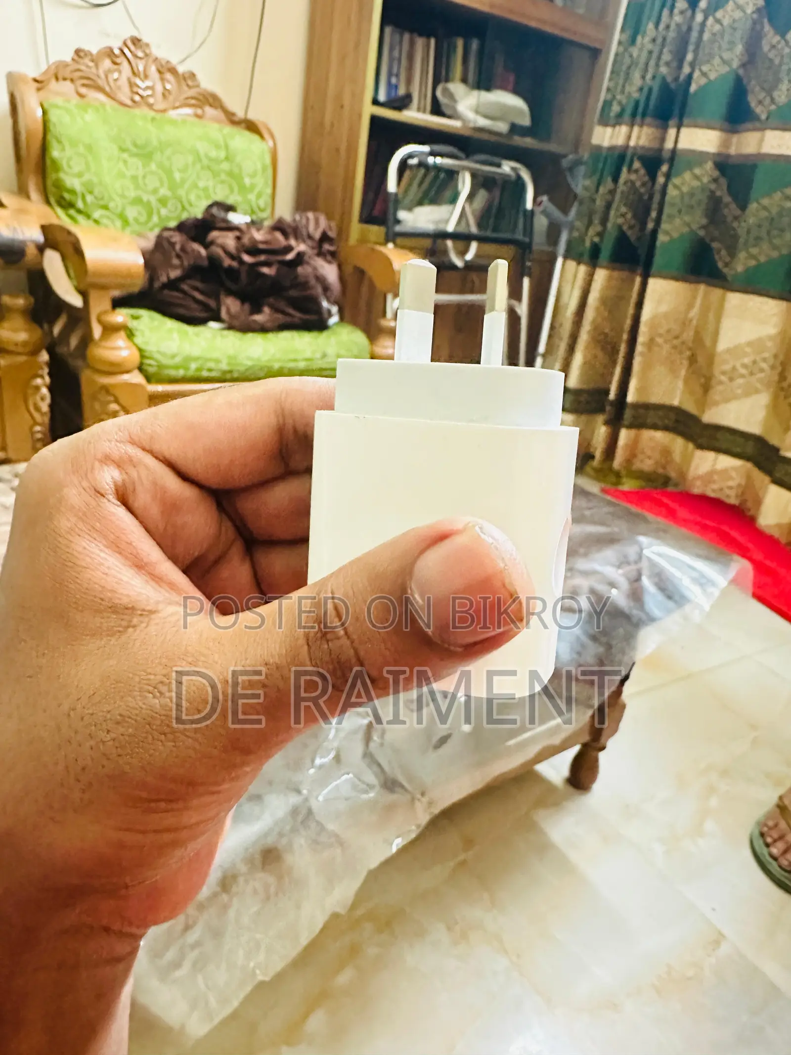 Apple Genuine Adapter