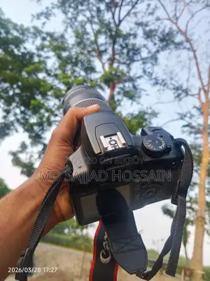 Canon eos 1000D body and 75-300 lens