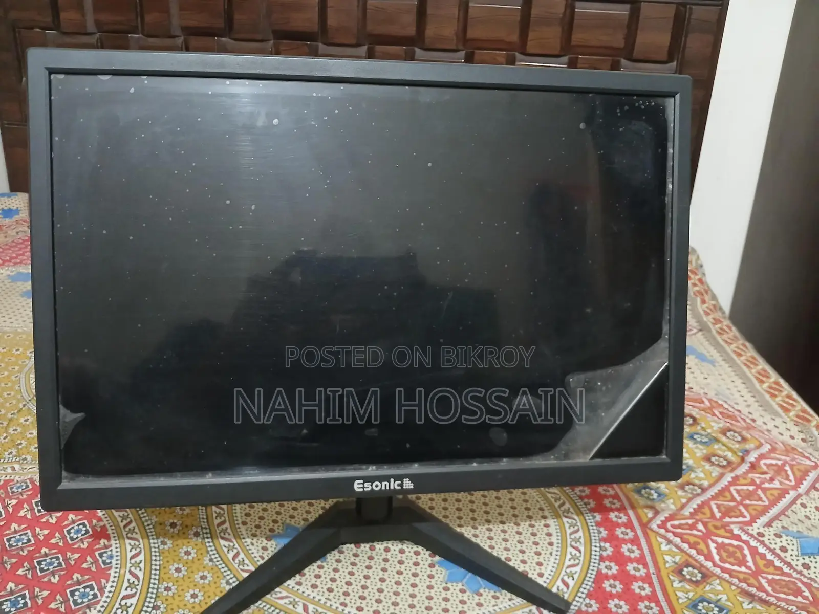 Esonic 19 Inche Monitor