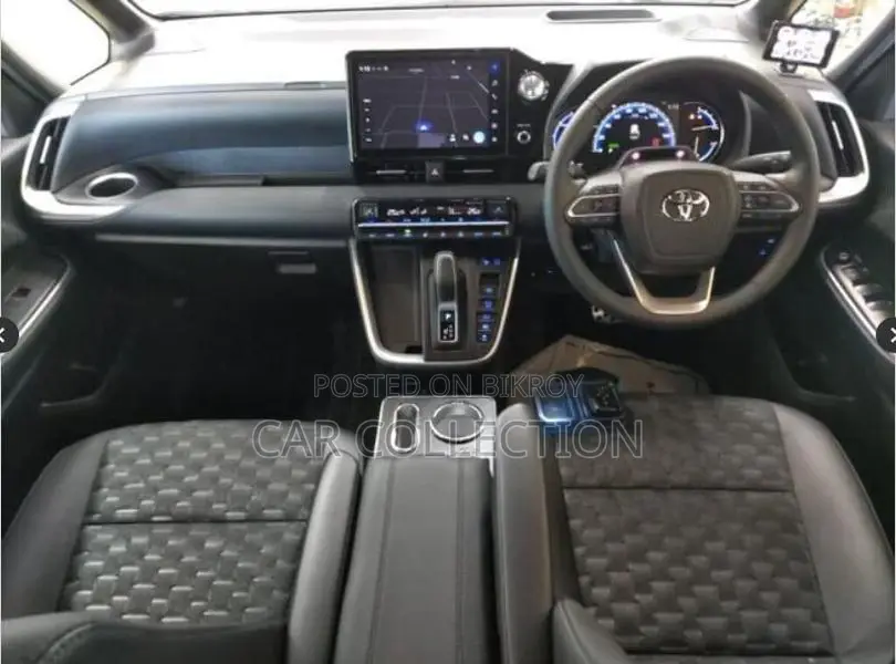 Toyota Voxy SZ Hybrid Pearl 2023