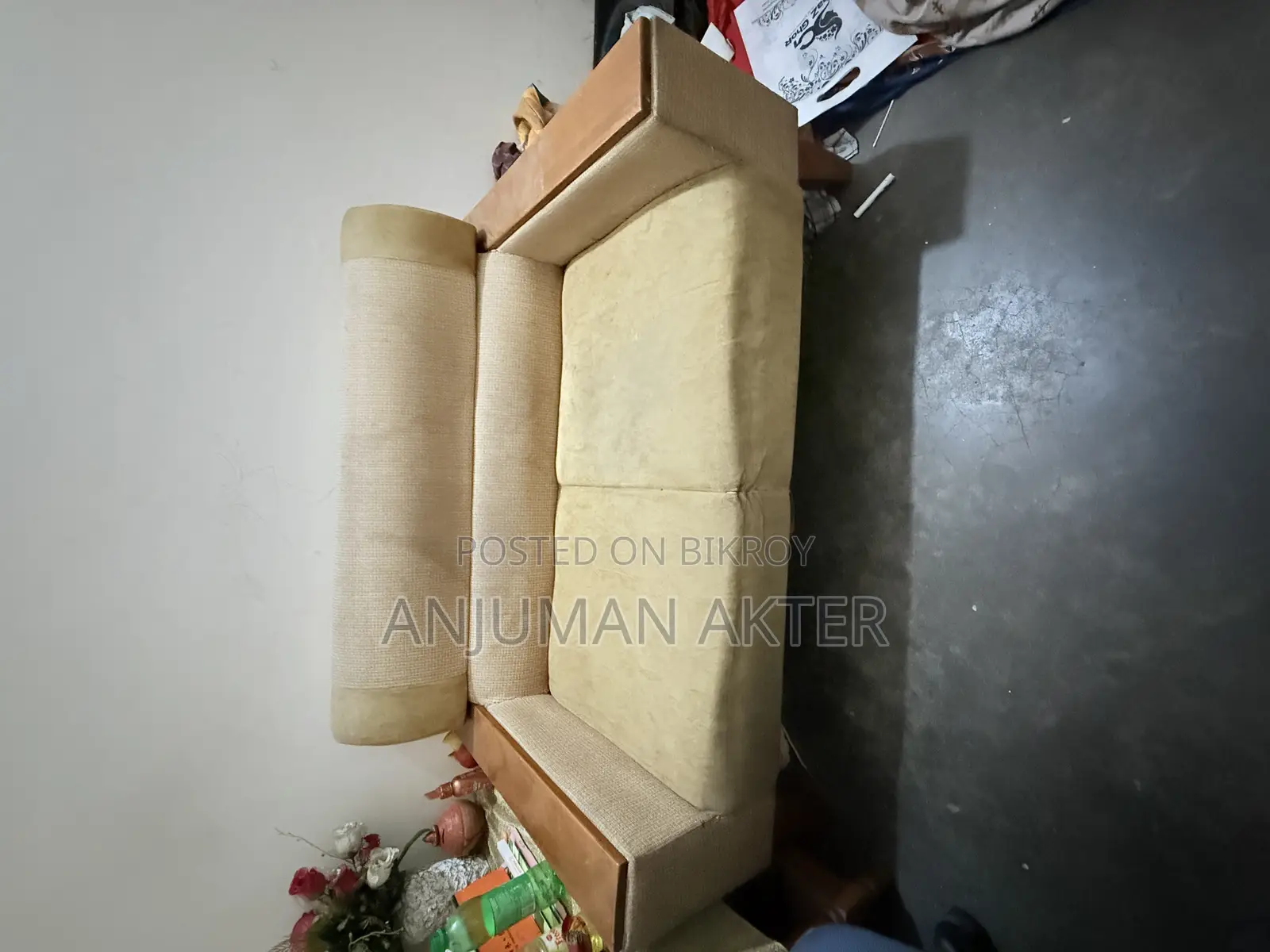 ব্যবহৃত সোফা সেট