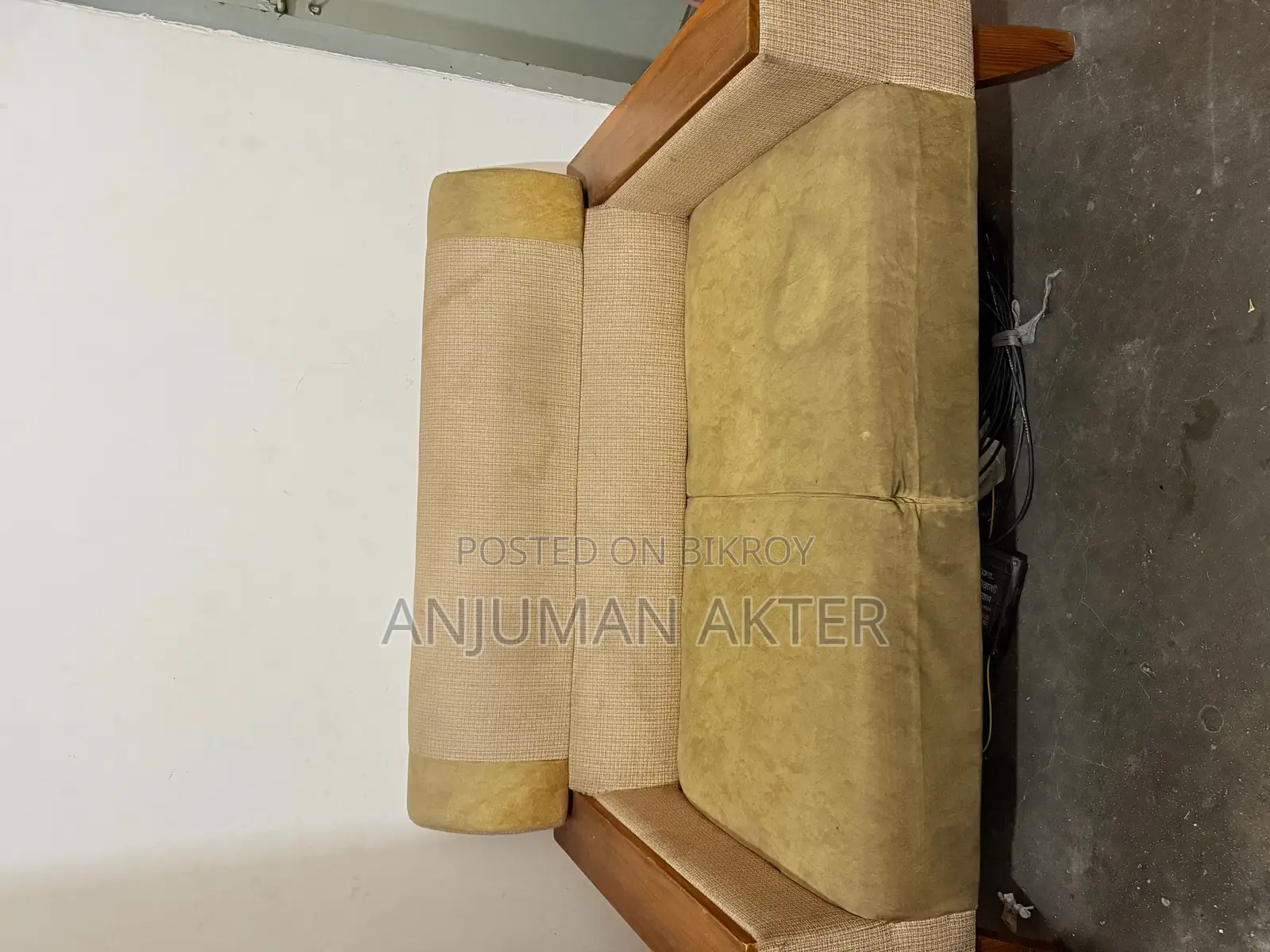 ব্যবহৃত সোফা সেট