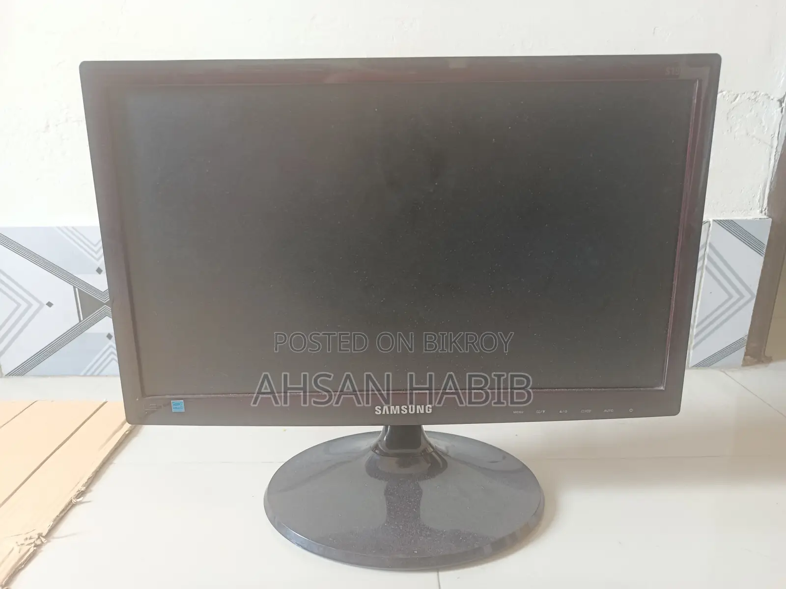 Samsung 19.5" Monitor