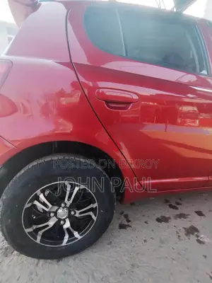 Toyota Vitz . 2004