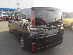 Toyota Esquire Gi Premium Package 2021