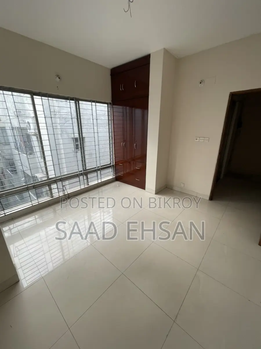 Office To-let | 1780 Sqft Sector -13 Opposite Of Zamzam Tower