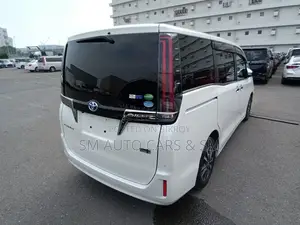 Toyota Esquire Hybrid Gi Premium 2020
