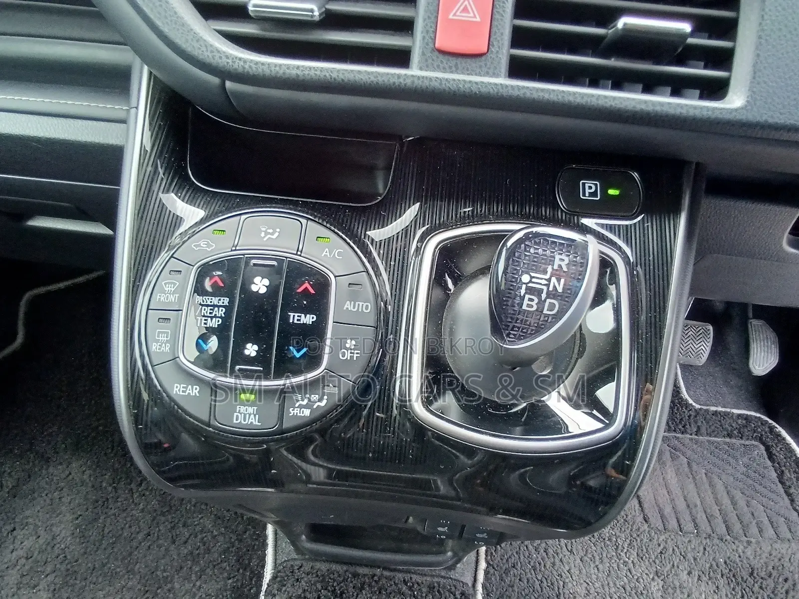 Toyota Esquire Hybrid Gi Premium 2020