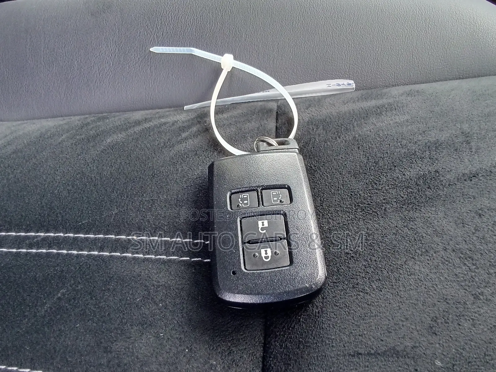 Toyota Esquire Hybrid Gi Premium 2020