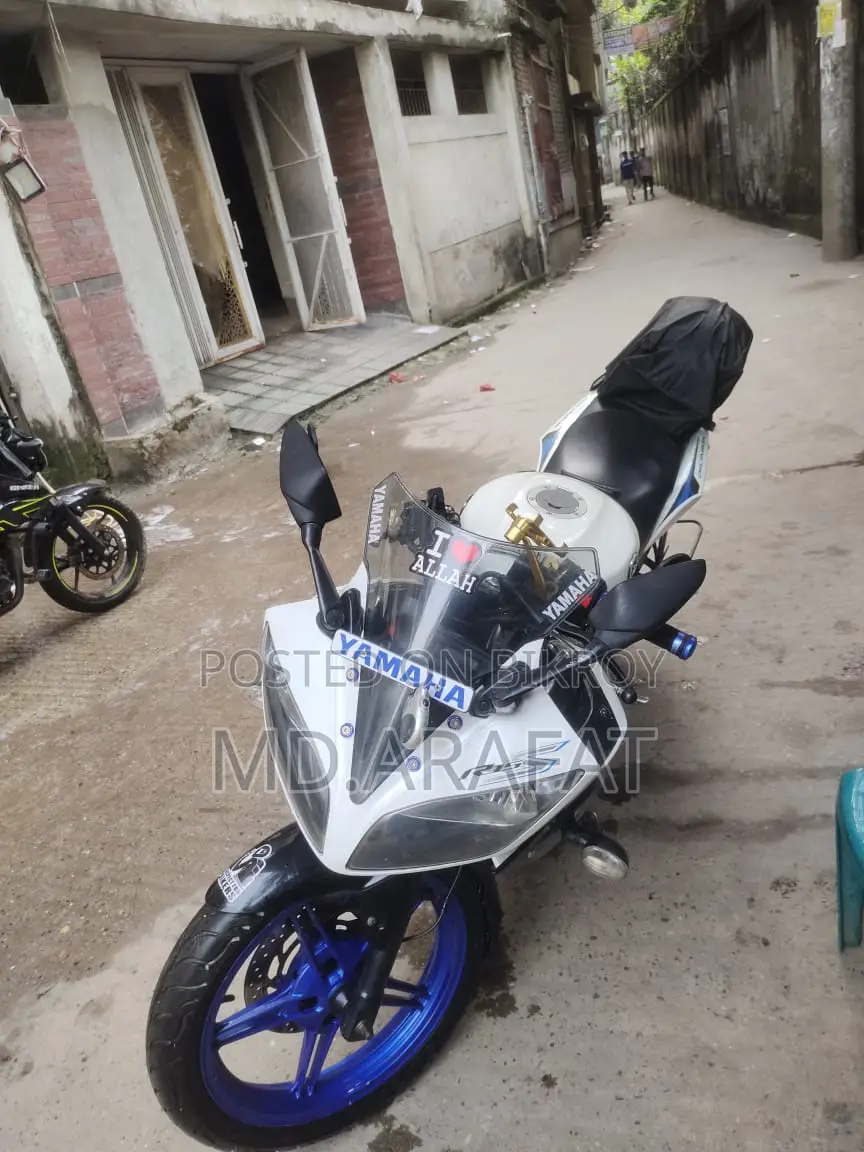 Yamaha R15 S 2015