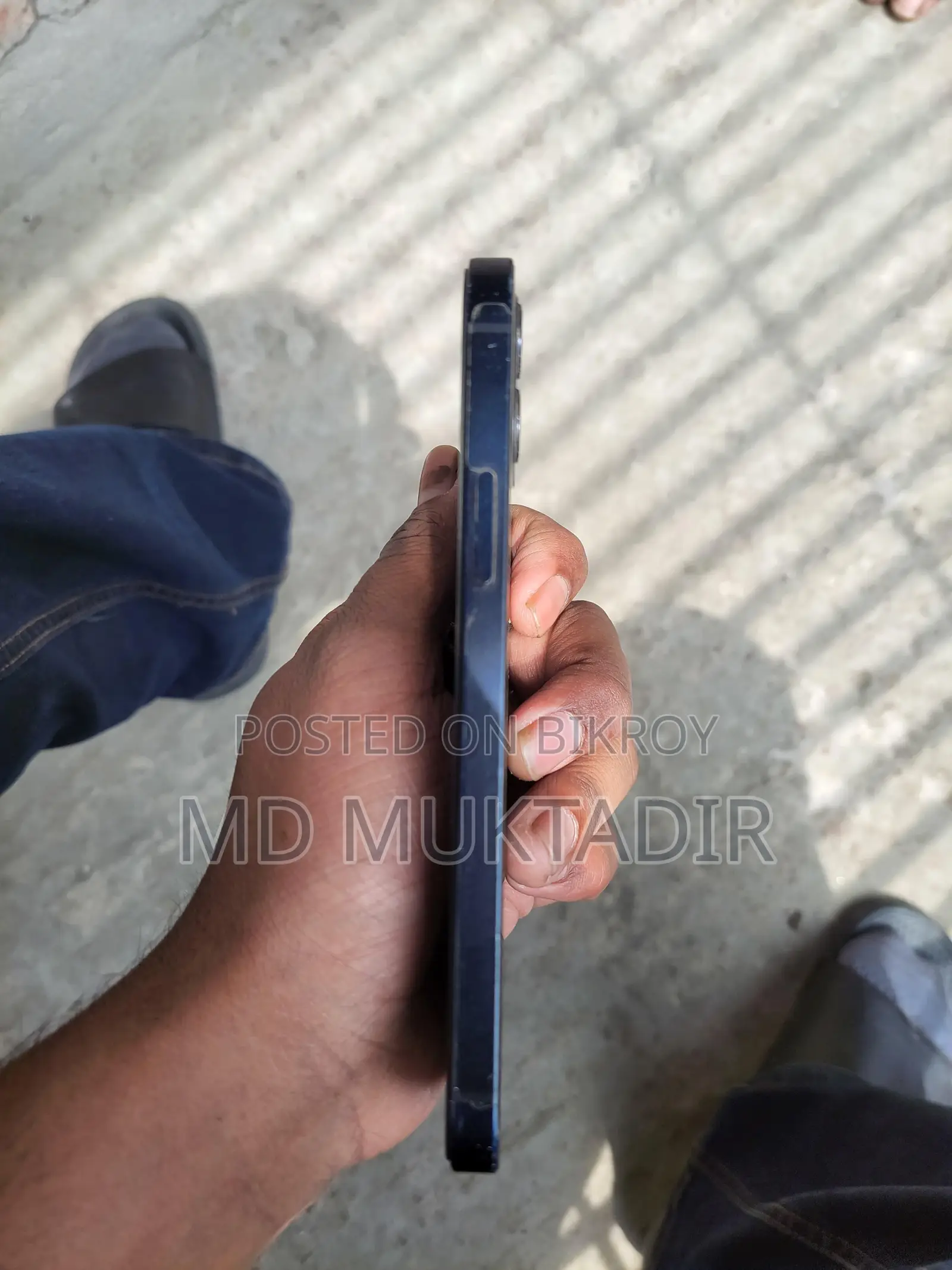 Apple iPhone 12 (Used)