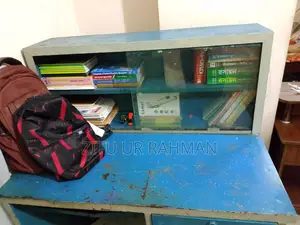 পুরাতন স্টিলের টেবিল বিক্রি করা হবে।