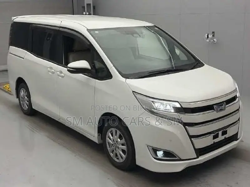 Toyota Noah Hybrid G Pearl 2021