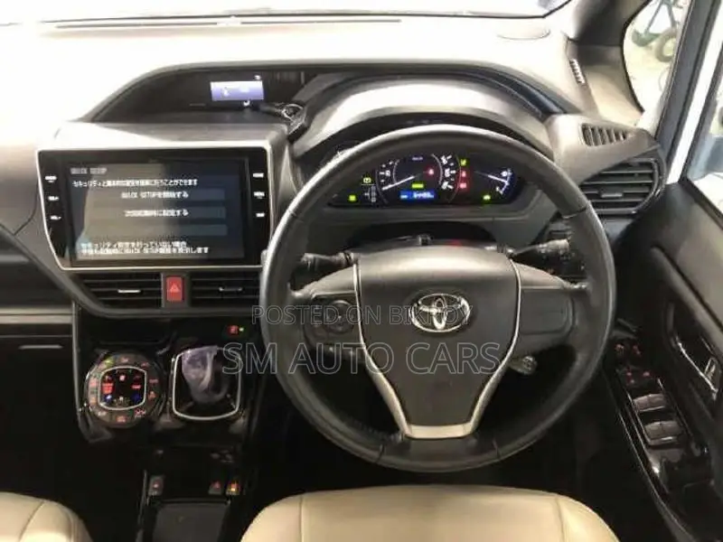 Toyota Noah Hybrid G Pearl 2021
