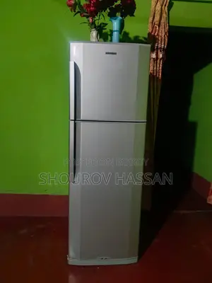Hitachi Fridge (Silver) for Sale – No Ice Build-up, Tip-Top Condition