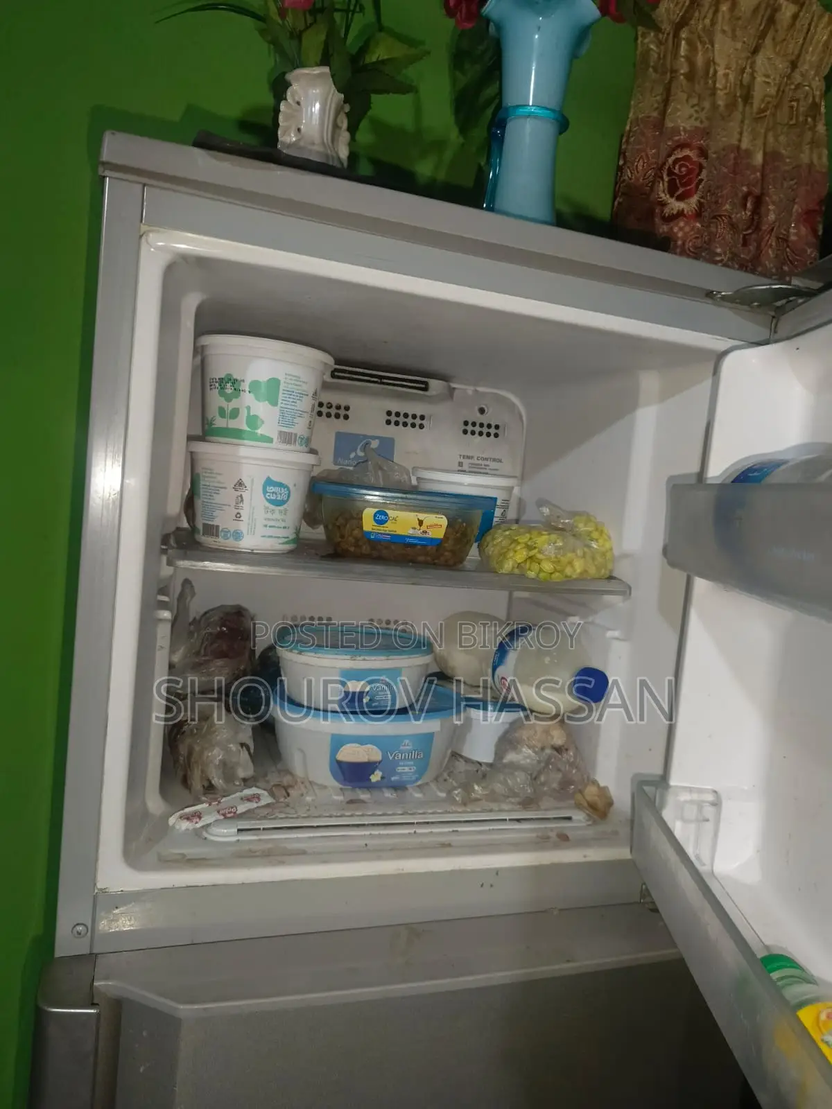 Hitachi Fridge (Silver) for Sale – No Ice Build-up, Tip-Top Condition