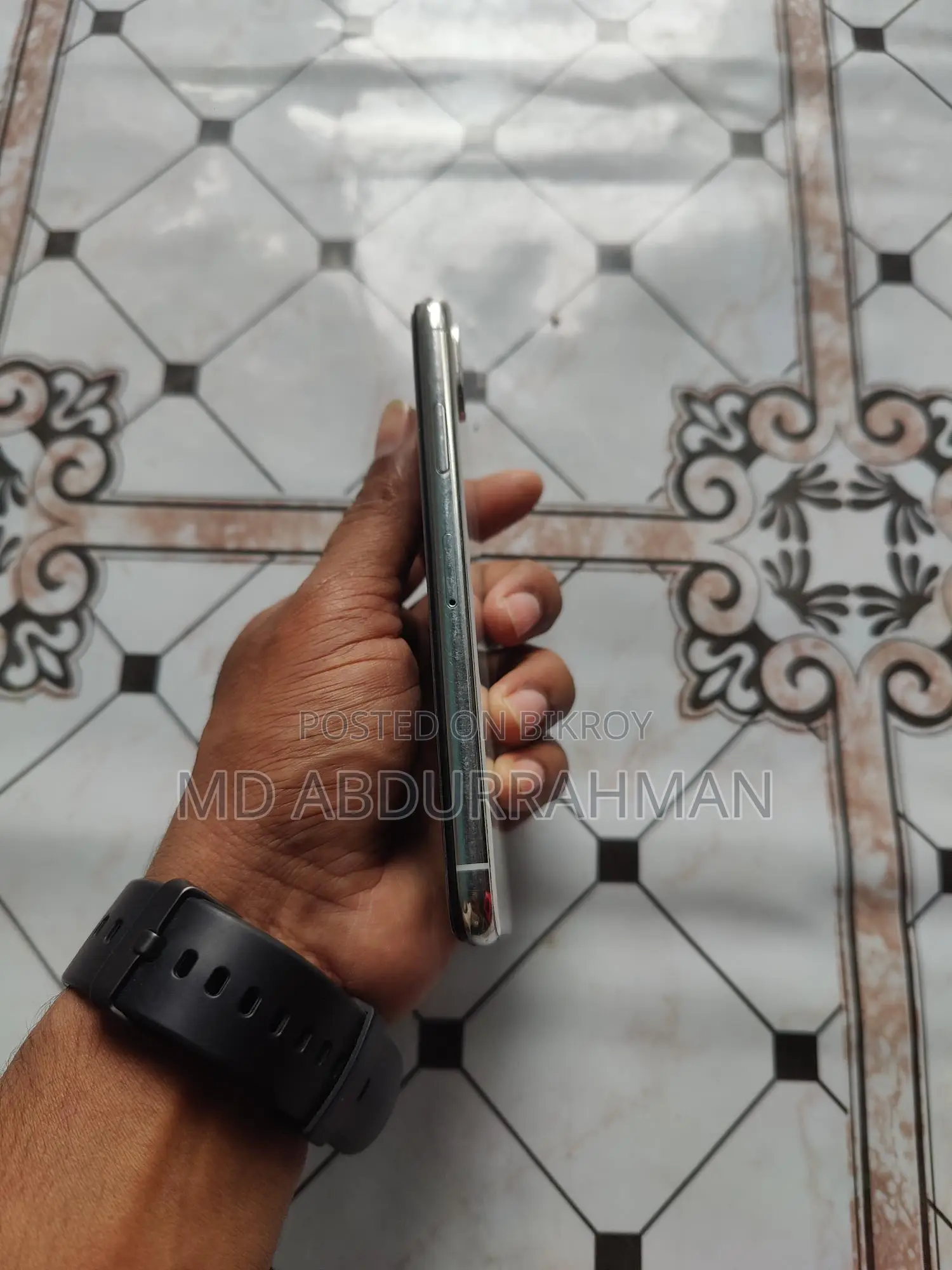 Apple iPhone X (Used)