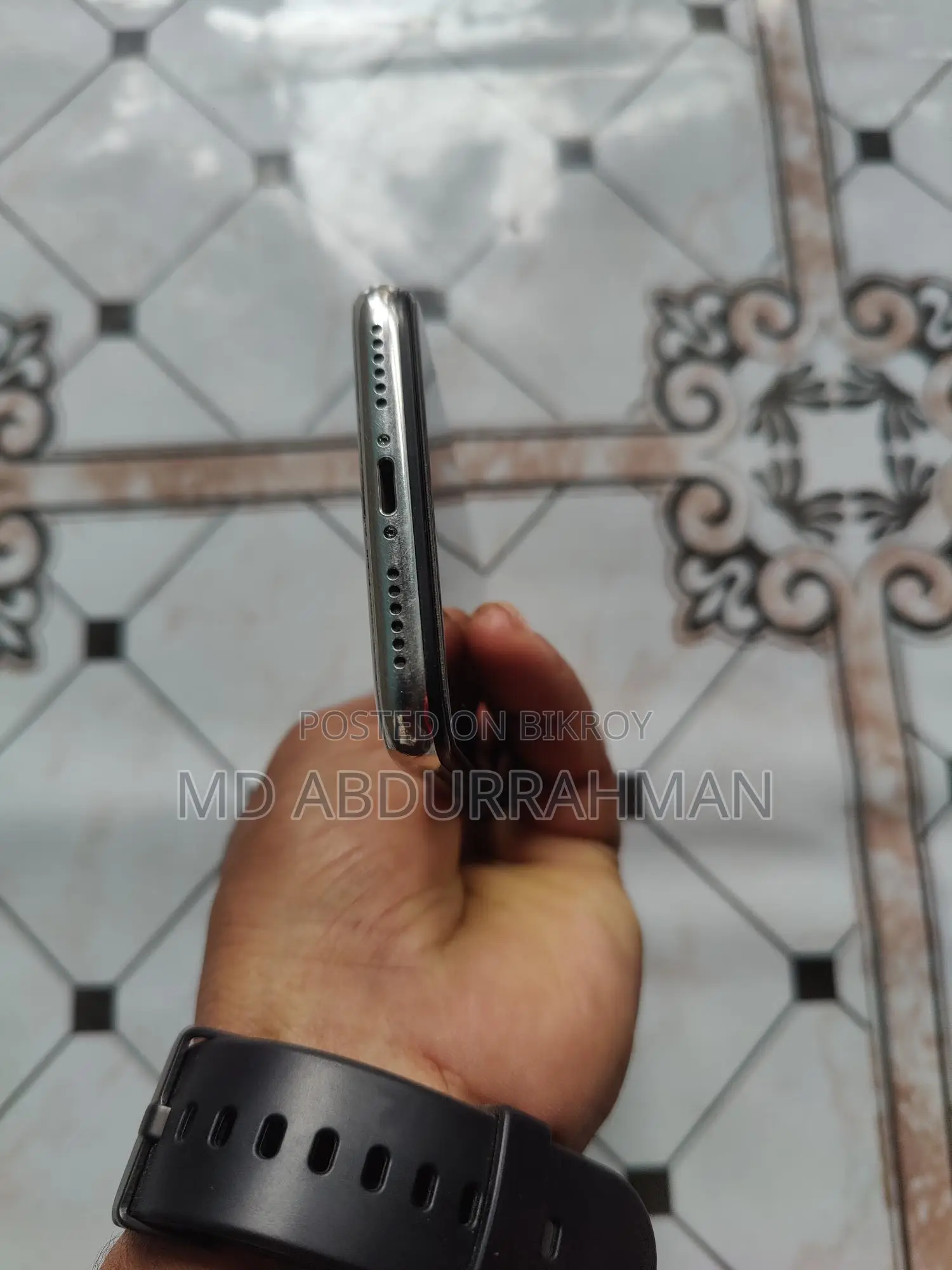Apple iPhone X (Used)