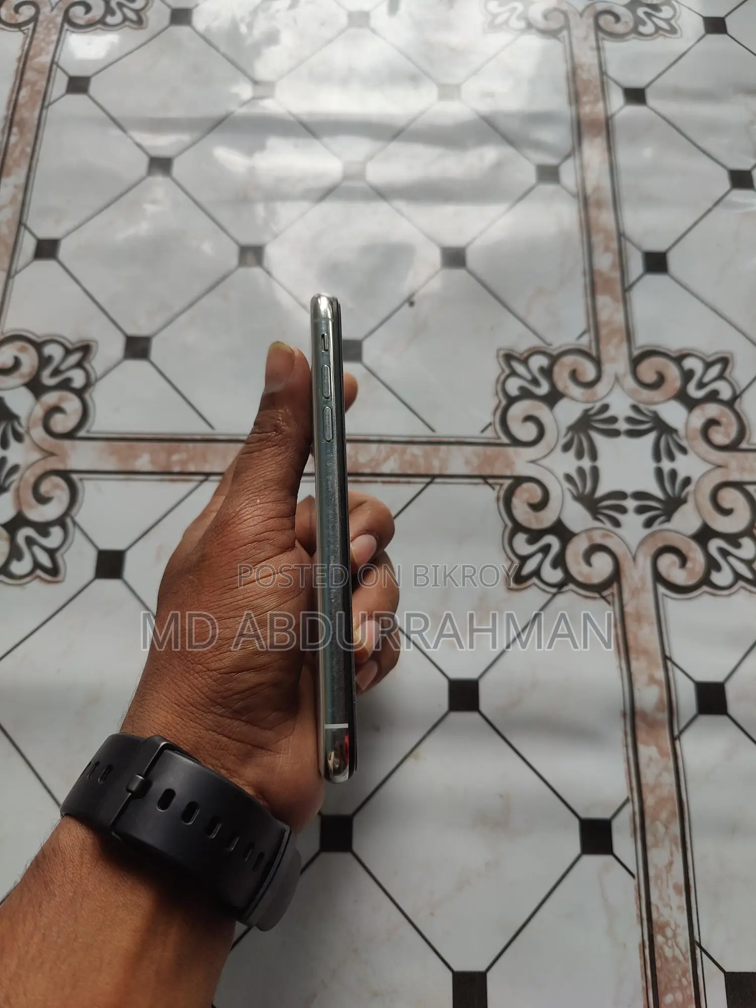 Apple iPhone X (Used)