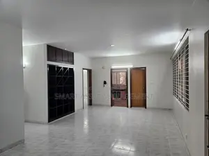 গুলশানে অ্যাপার্টমেন্ট – লেক ভিউ | প্রশস্ত এবং বিদেশীদের জন্য উপযুক্ত