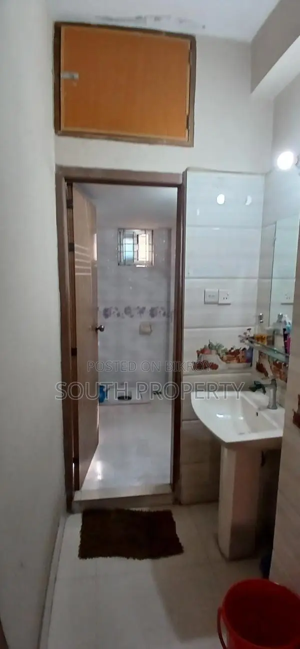 খিলগাঁও এ ব্লকে ১২৫০ বর্গফুটের রেডি ফ্ল্যাট বিক্রয়