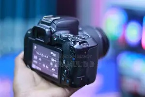 Canon 200d with Kit Lens