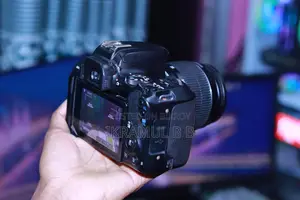 Canon 200d with Kit Lens