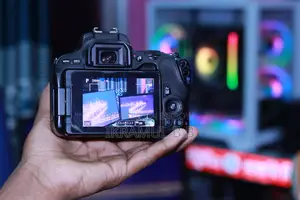 Canon 200d with Kit Lens