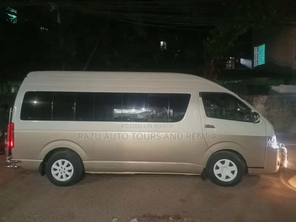 Grand Cabin Hiace For Rent