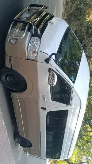 Grand Cabin Hiace For Rent
