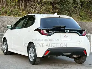 Toyota Yaris HYBRID X 2021