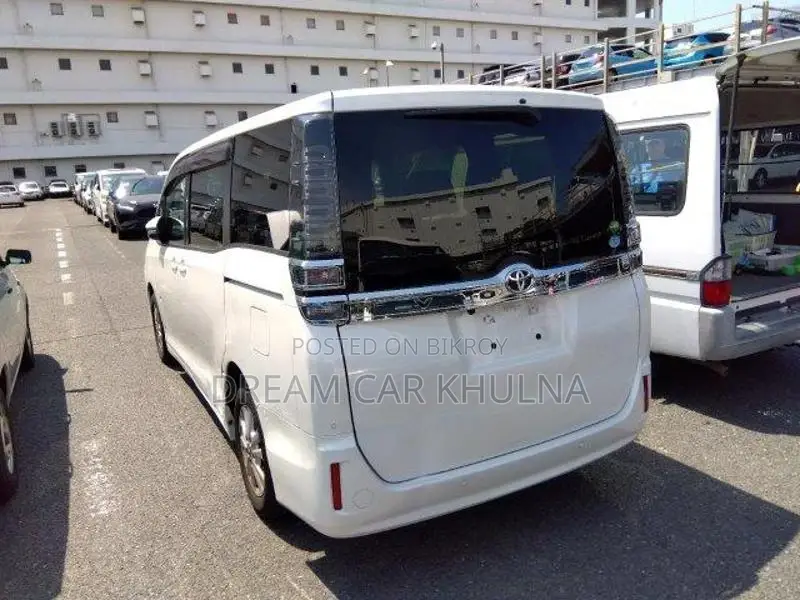 Toyota Voxy V Pkg Non Hybrid 2020