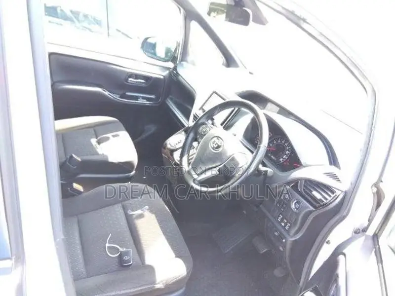 Toyota Voxy V Pkg Non Hybrid 2020