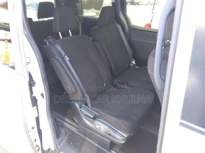 Toyota Voxy V Pkg Non Hybrid 2020