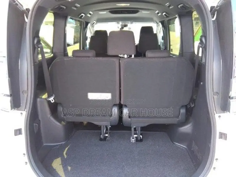 Toyota Voxy V Pkg Non Hybrid 2020